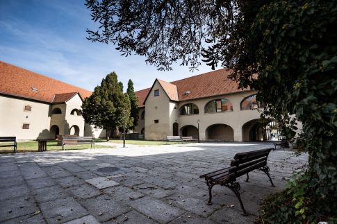 Huszárvár Hotel Kastélyszálló