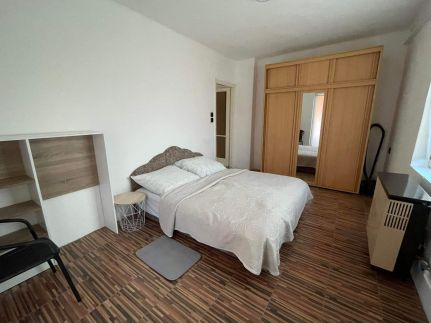 Kyra Apartman8