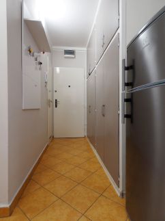 Áron Apartman8