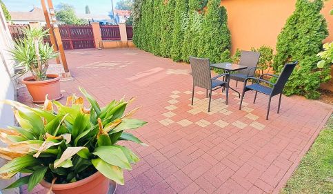 Indira Vendégház11