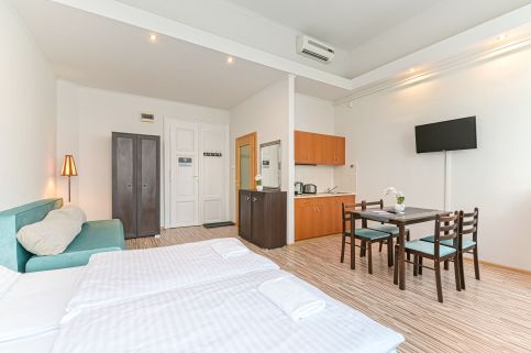 Világóra Apartman8