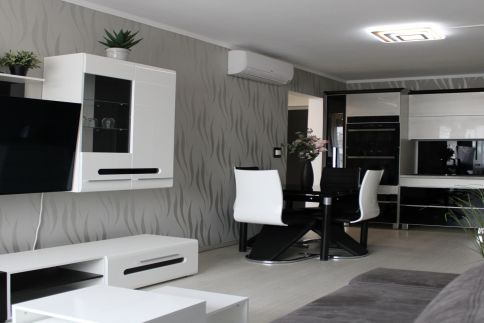 Silver Lakeside Apartman