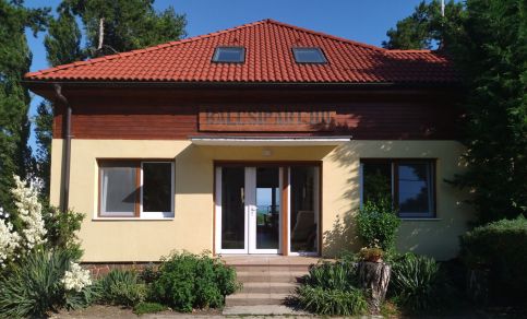 Balcsipart Apartmanház1