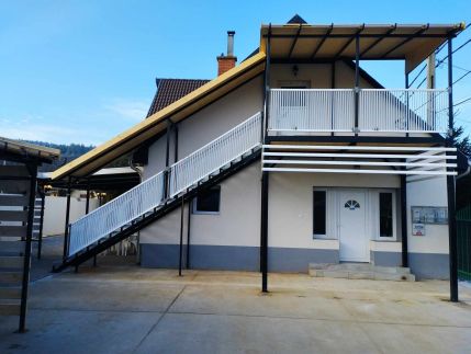 Viola Apartmanház52