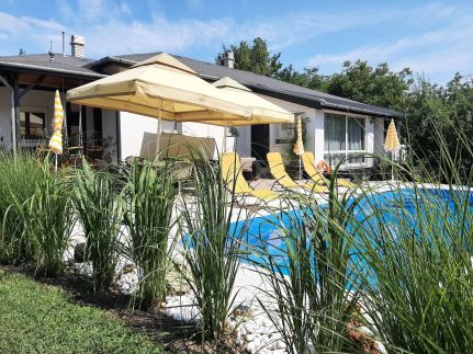 Á.D.PoolGarden Apartman25