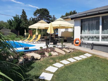 Á.D.PoolGarden Apartman15