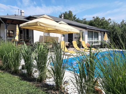 Á.D.PoolGarden Apartman19