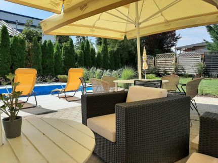 Á.D.PoolGarden Apartman14