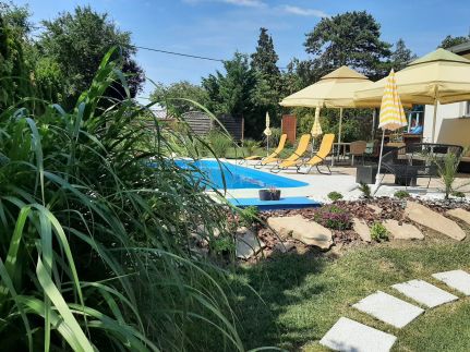 Á.D.PoolGarden Apartman