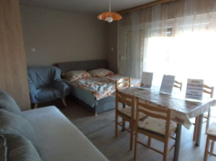 Éva Apartman12