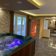 The Jacuzzi Room Apartman