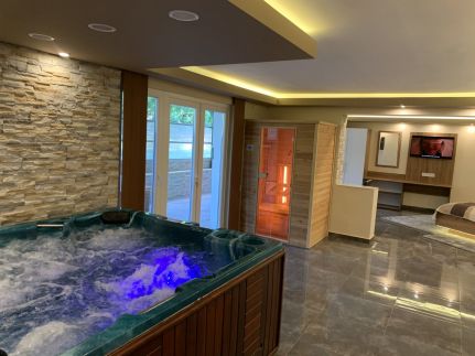 The Jacuzzi Room Apartman