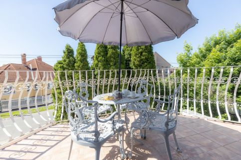 Compass Apartmanok I.30
