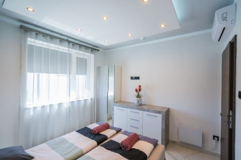Roni Apartmanok37