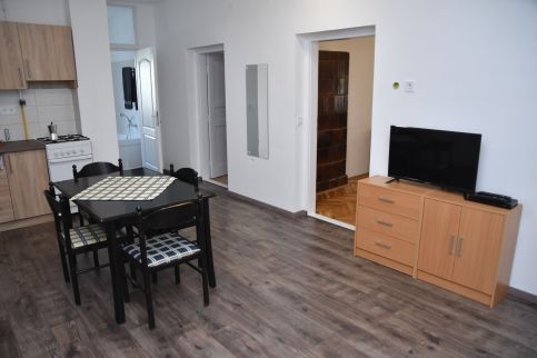 Léna Apartman8