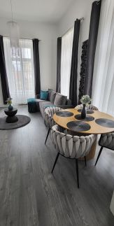 Downtown's Diamond Apartman11