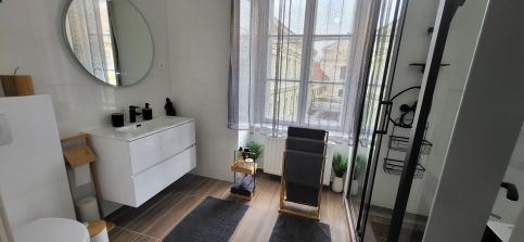 Downtown's Diamond Apartman8