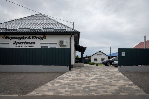 Napsugár and Virág Apartman ****2