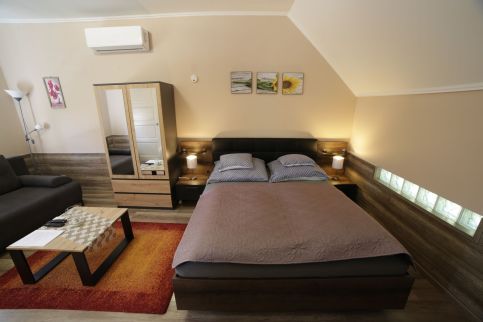 Fónagy Apartmanok81