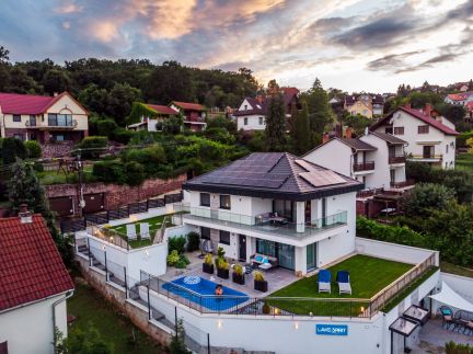 Lake Spirit Boutique Apartments93