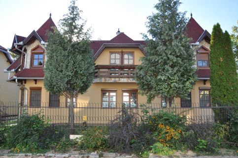 Garden Villa Zsóry****9