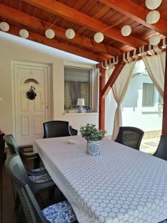 White House Apartman11