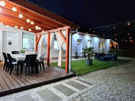 White House Apartman15