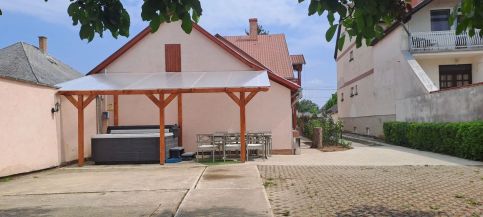 Andi Apartmanház82