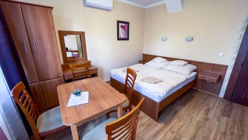 Andi Apartmanház25