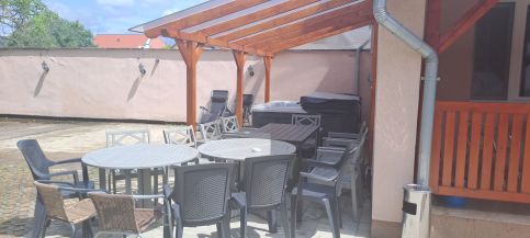 Andi Apartmanház48