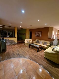 Family&Friends House11