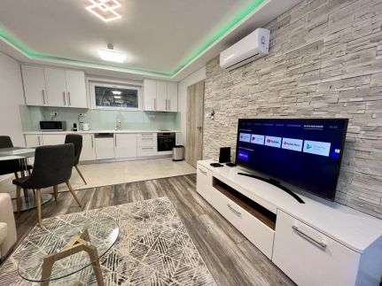 Lara Lux Apartment 22
