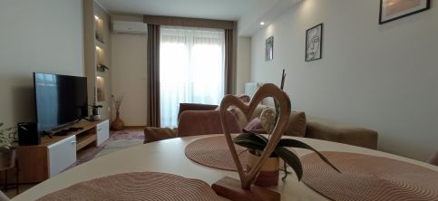 Riella Home Apartman8