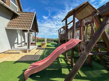 Aranyeső Apartmanházak No.142