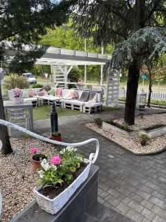 Villa Rose Garden Panzió11