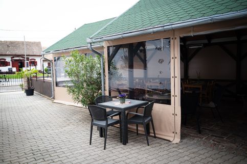 Urszics Családi Panzió25