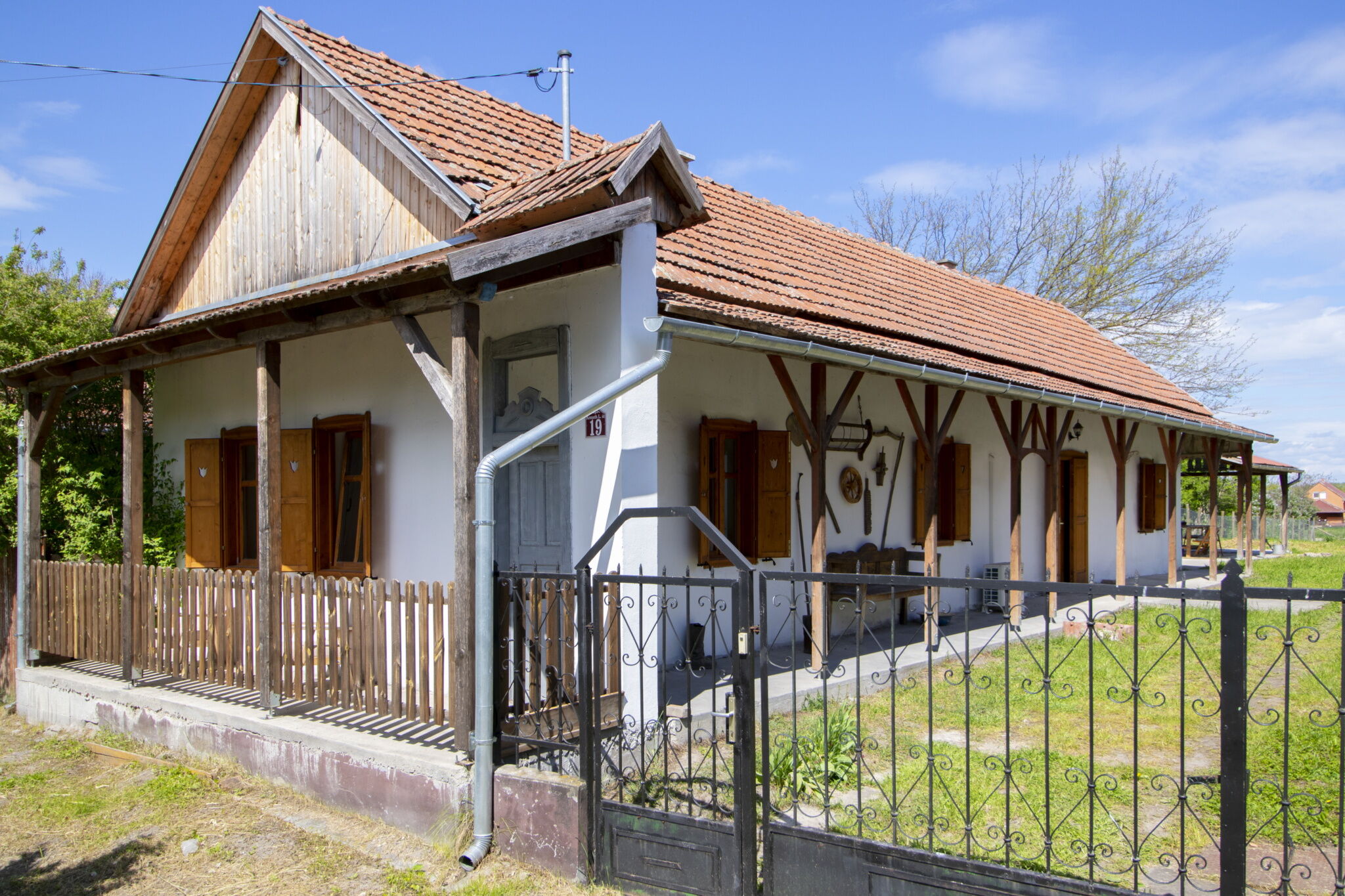 Tulipános Porta Parasztház – Sarud