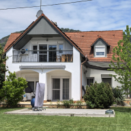 Lili Apartmanház