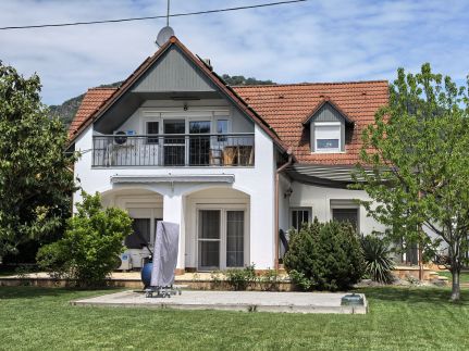 Lili Apartmanház