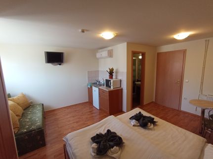 Luxor Apartmanház11