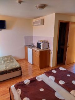 Luxor Apartmanház1