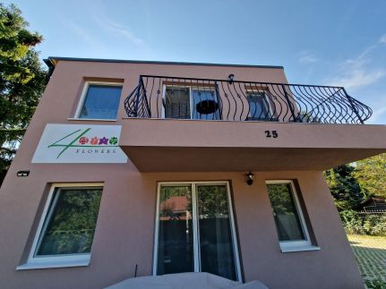 Four Flowers Apartman6