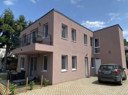 Four Flowers Apartman1