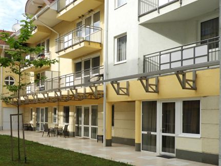 Alison Blu Apartman ****5