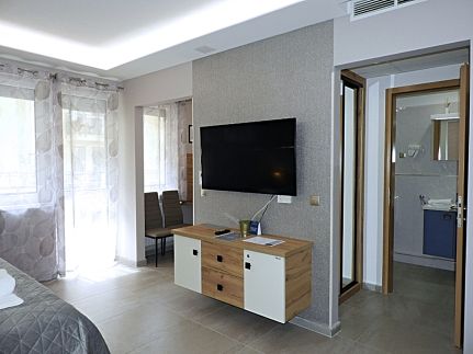 Alison Blu Apartman ****9