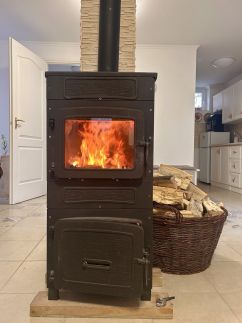 Varázslakos Tanya100