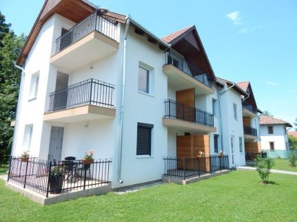 Falevél Apartmanház11