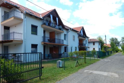 Falevél Apartmanház2