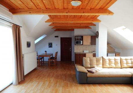 Falevél Apartmanház3