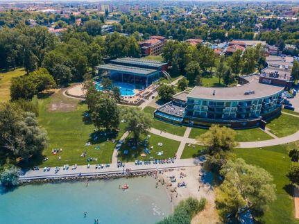 Azúr Villa Magán Apartman3